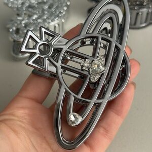 Shiny Saturn hair claw